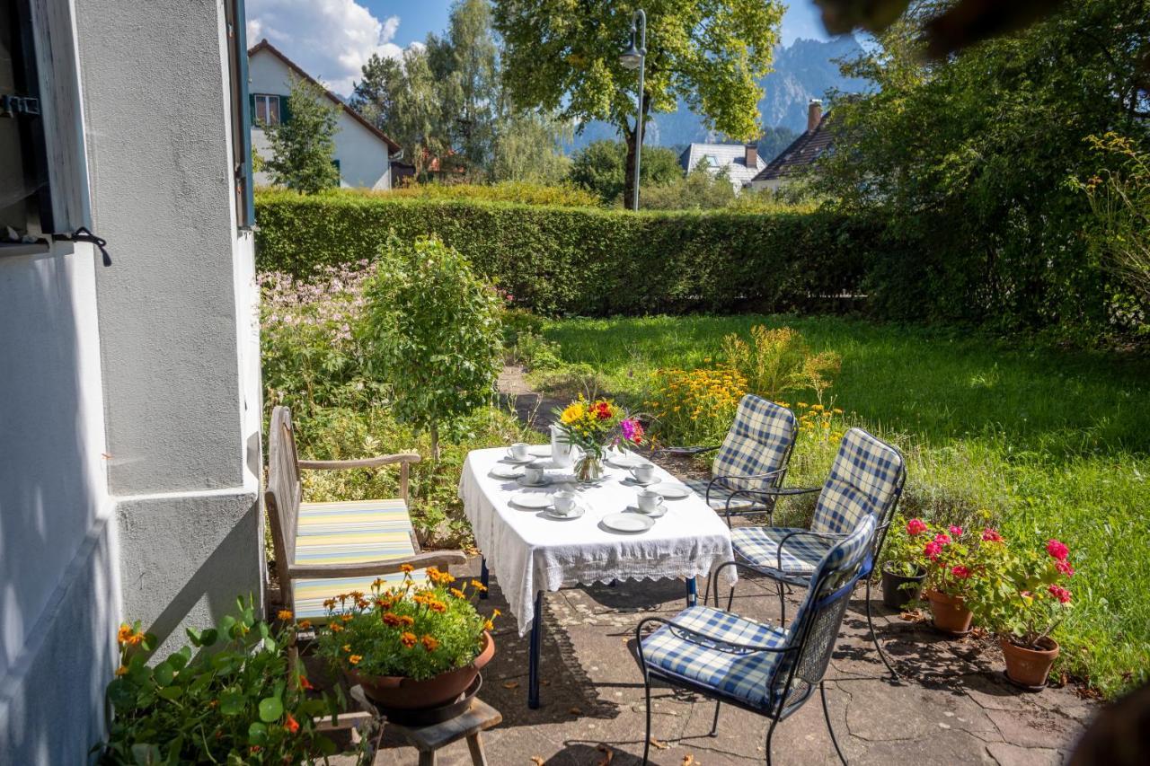 Landhauswohnung Mit Wildromantischem Garten Fussen Exterior foto