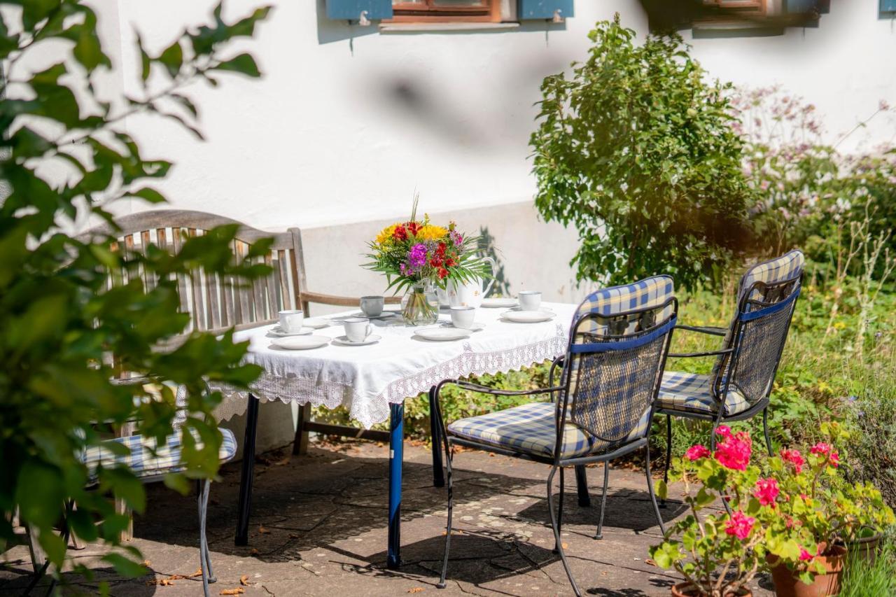 Landhauswohnung Mit Wildromantischem Garten Fussen Exterior foto
